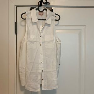 White linen sleeveless shirt